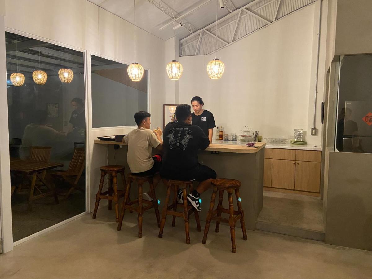 Sailing Inn Donggang Bagian luar foto