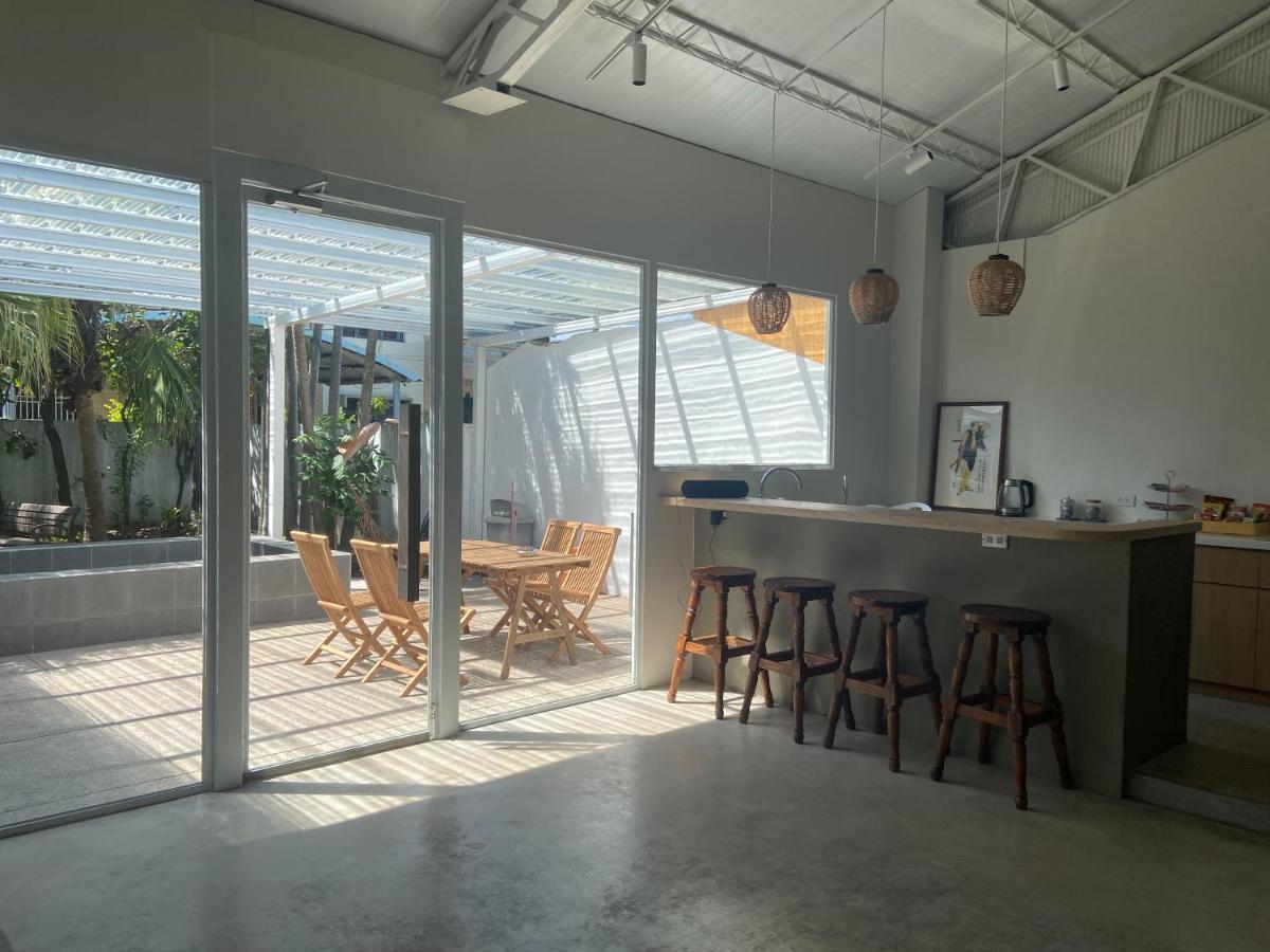 Sailing Inn Donggang Bagian luar foto